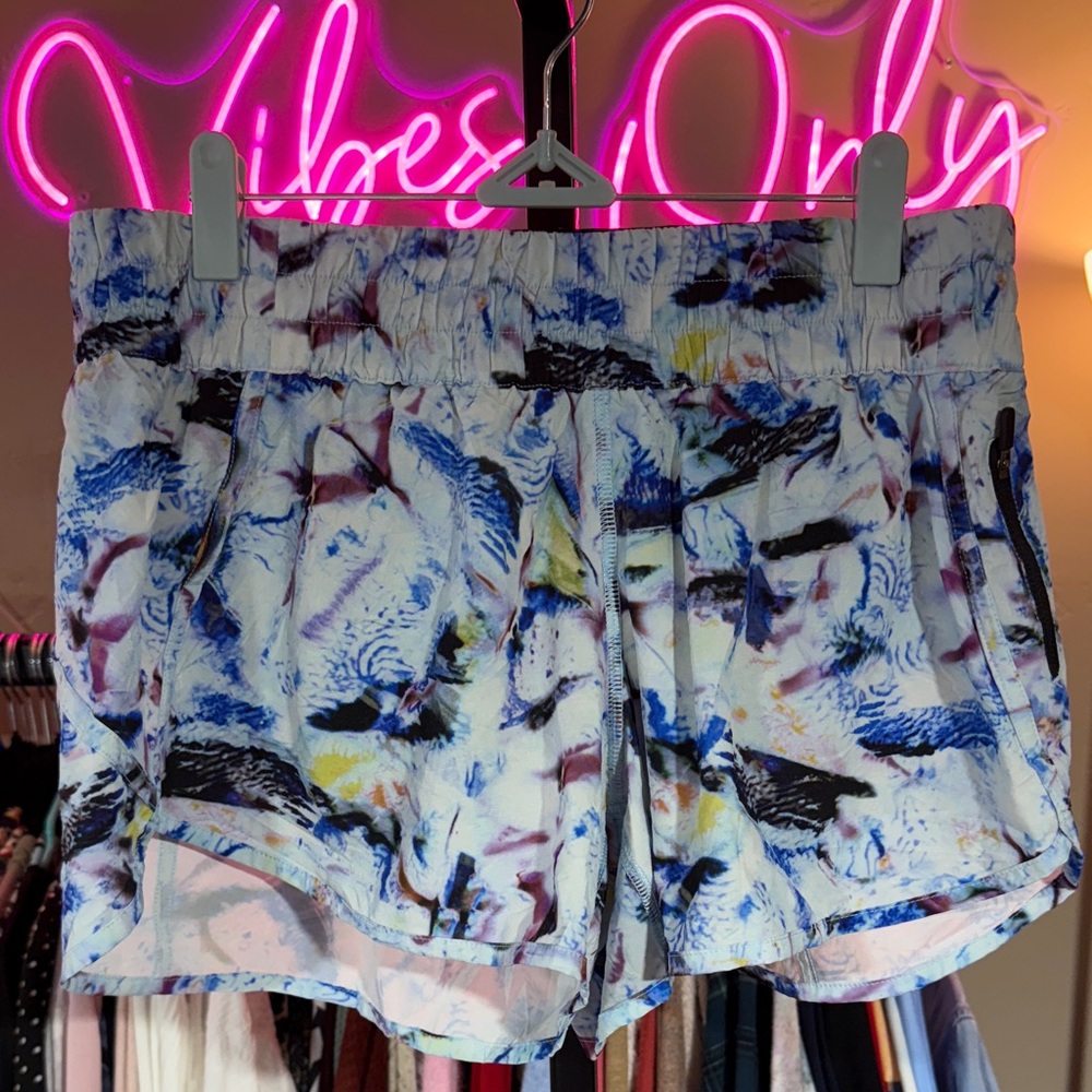lululemon athletica Hotty Hot 4” Shorts Sz 12